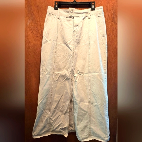 Old Navy Dresses & Skirts - Old Navy A-Line Skirt in Light Tan Sz2